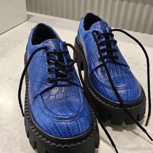 Blue Croc-Texture Lace-Up Chunky Sole Shoes